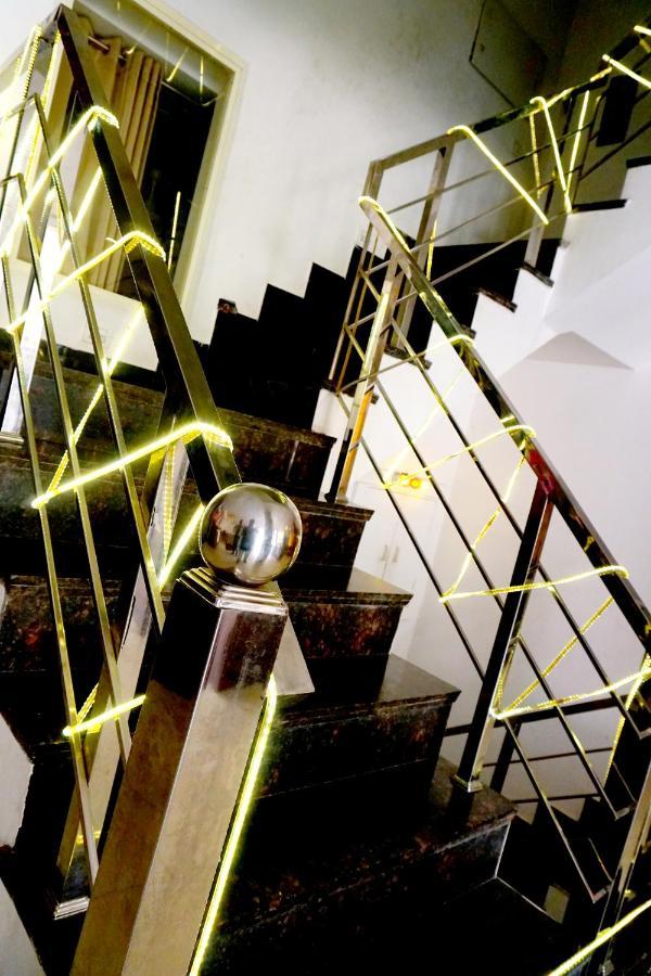 Hotel Almond Zirakpur Exterior foto