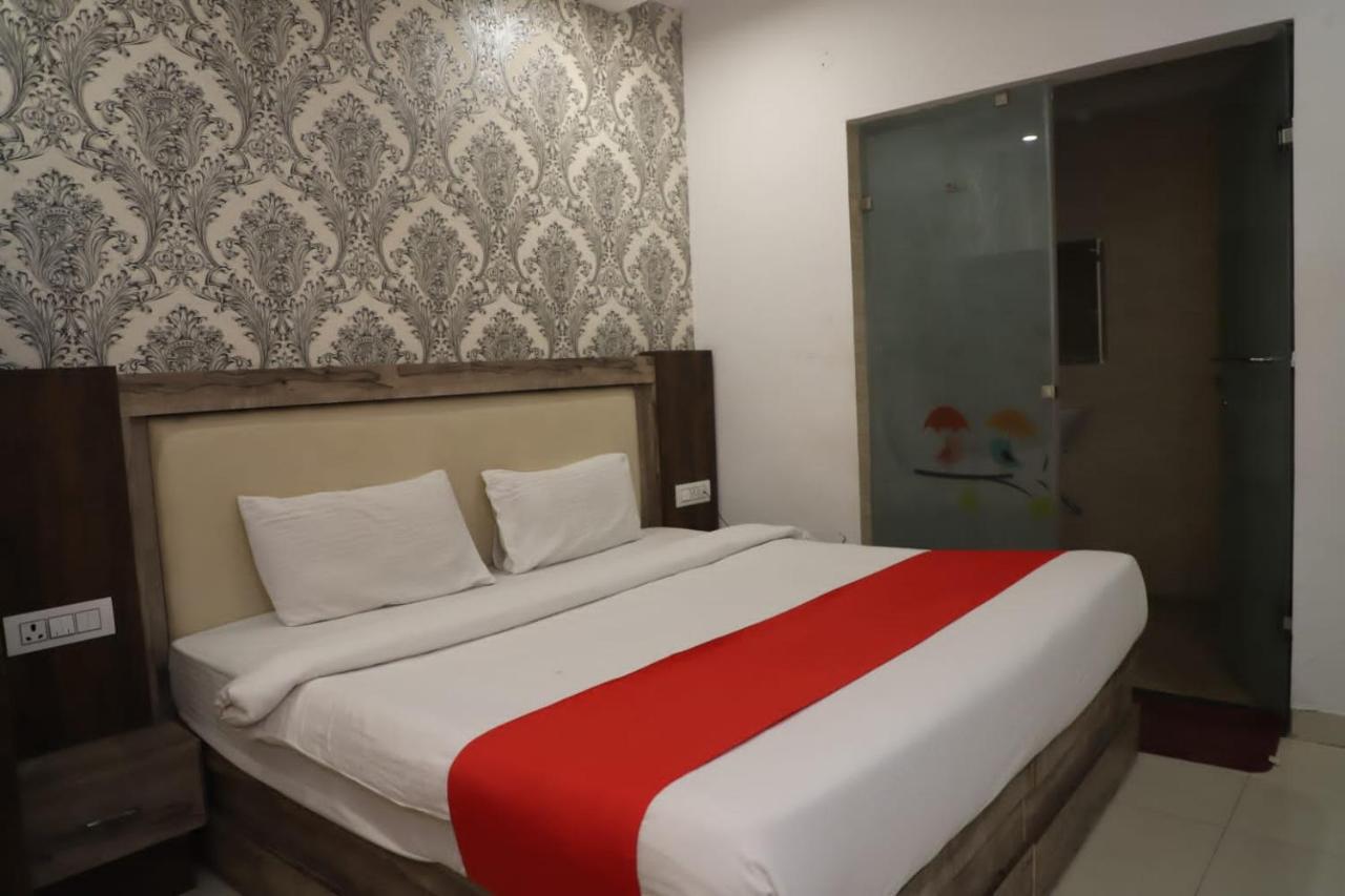 Hotel Almond Zirakpur Exterior foto
